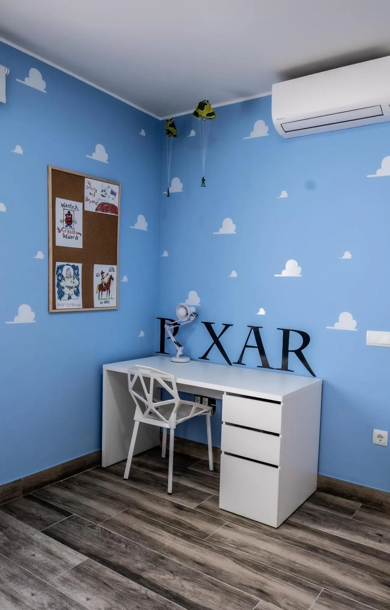 Habitación infantil temática de animación