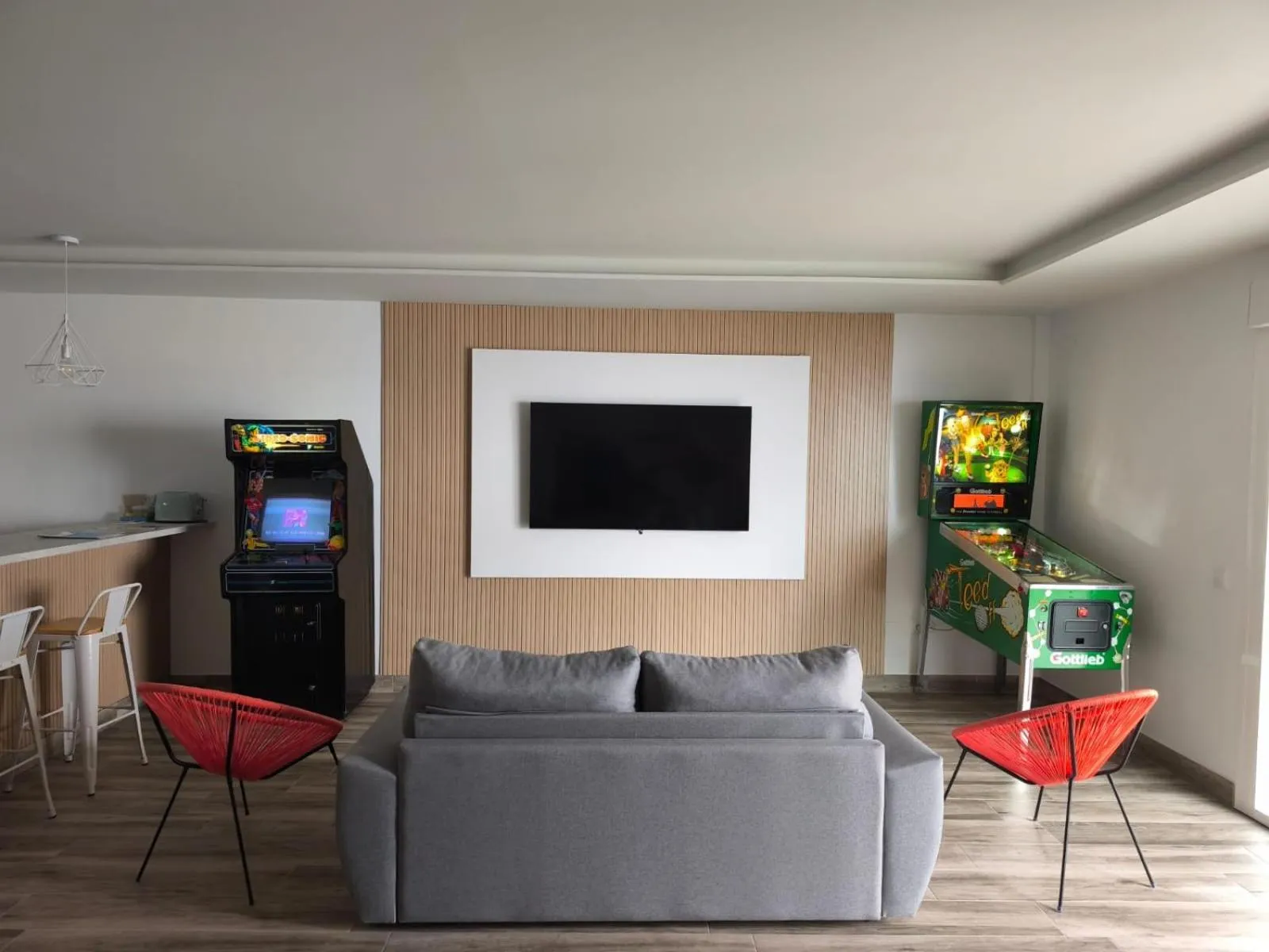El salón con dos máquinas arcade